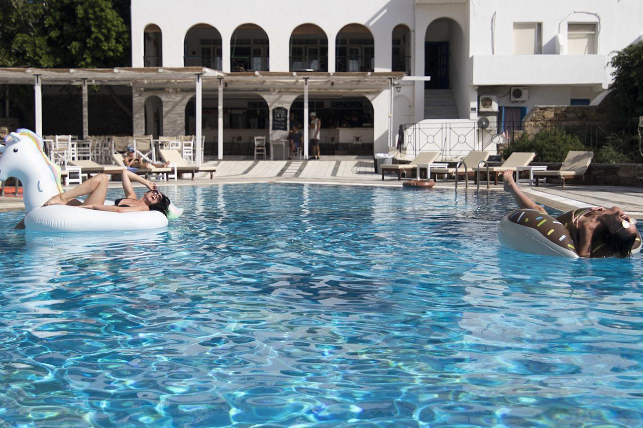 Armadoros Hotel / Ios Backpackers Exterior foto
